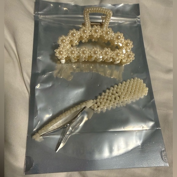 Hair Clip Set (3 pieces) off White Pearlized! Beautiful for a new Bride!
